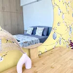 Апартаменти Amalizen, Steps From The Sea *