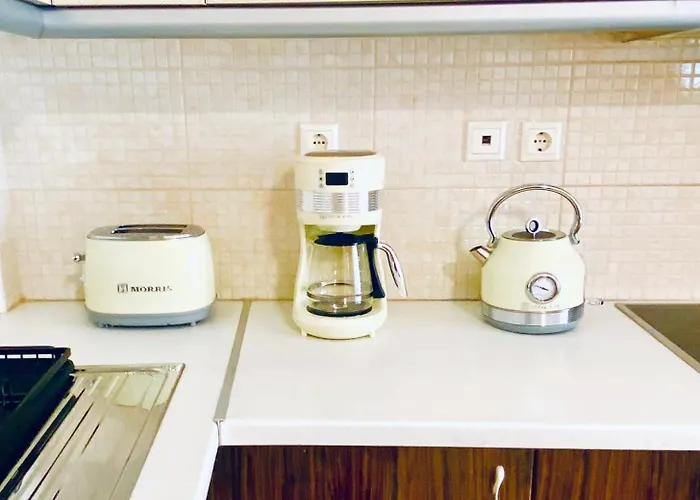 Amalizen, Steps From The Sea 아파트